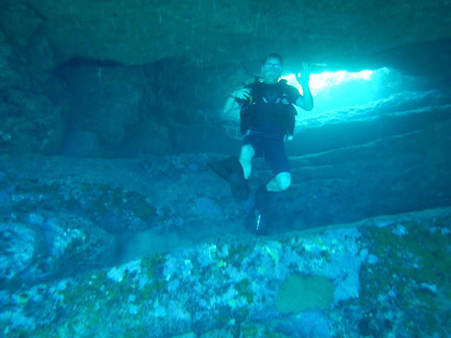 Coral Bay Divers - Dive Center